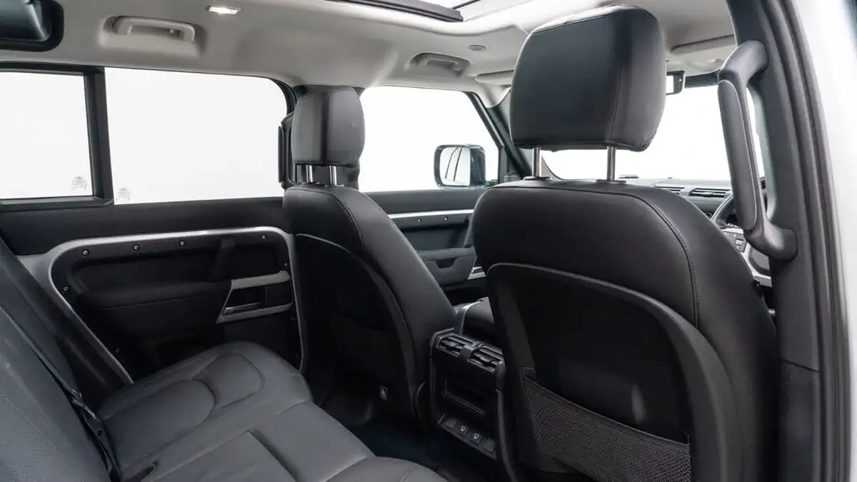 2022-land-rover-110-defender-30-d250-xs-edition-big-17