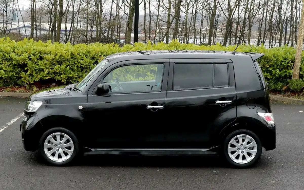 2009-daihatsu-materia-15-auto-big-7