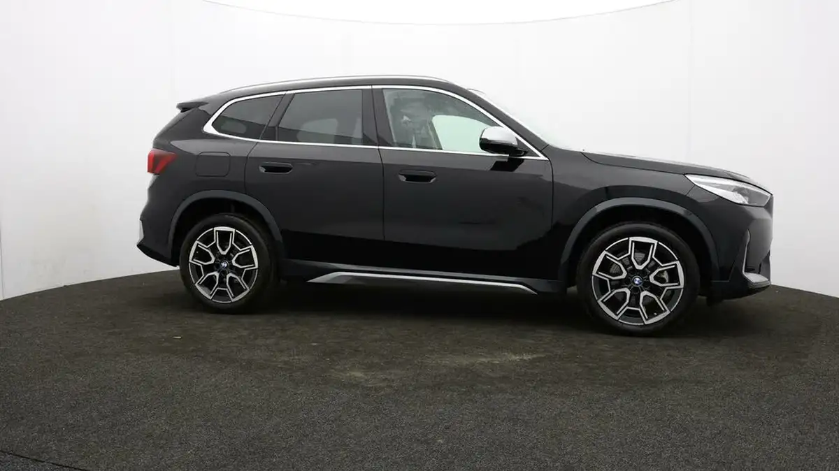 2022-bmw-x1-15-sdrive20i-xline-big-39