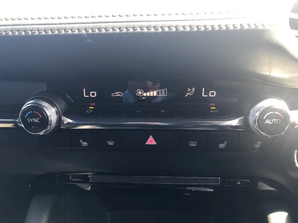 2019-mazda-mazda3-20-gt-sport-tech-122ps-hatchback-5d-big-19