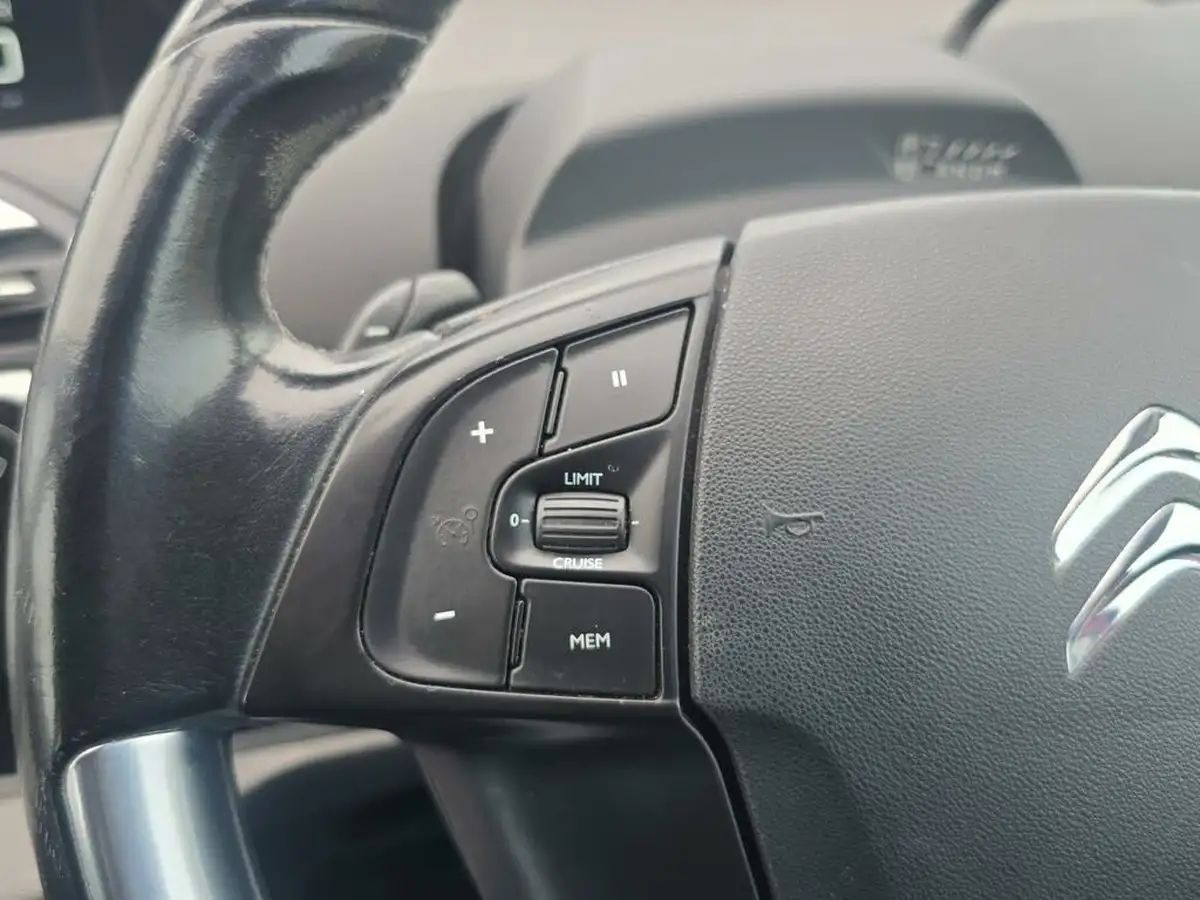 2016-citroen-grand-c4-picasso-16bluehdi-feel-eat6-big-29