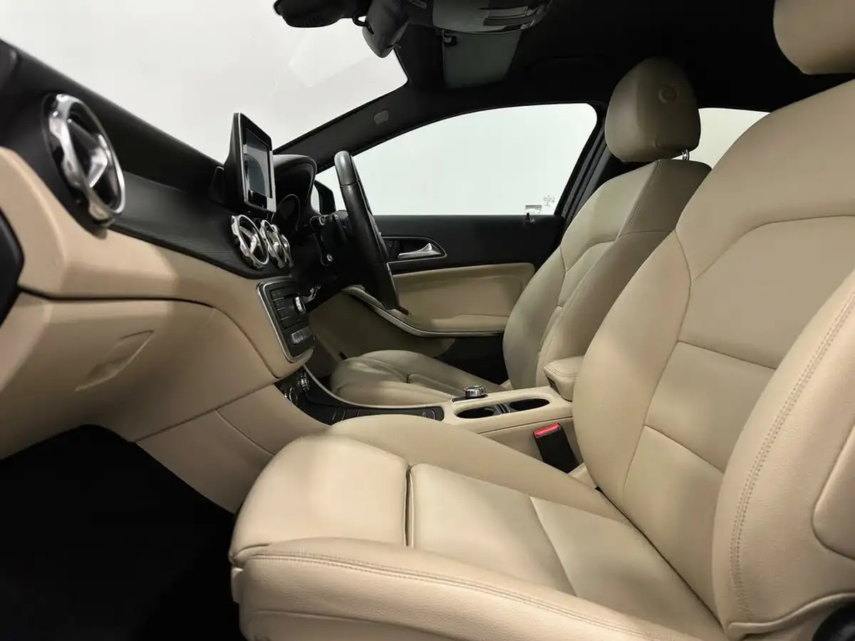 2017-mercedes-benz-gla-class-21d-gla-200d-se-executivess-7g-dct-big-32