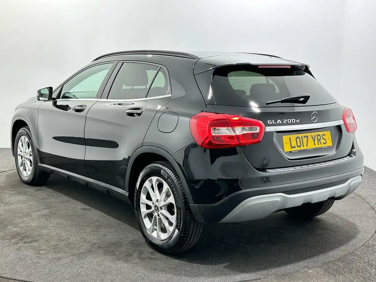 2017-mercedes-benz-gla-class-21d-gla-200d-se-executivess-7g-dct-big-4