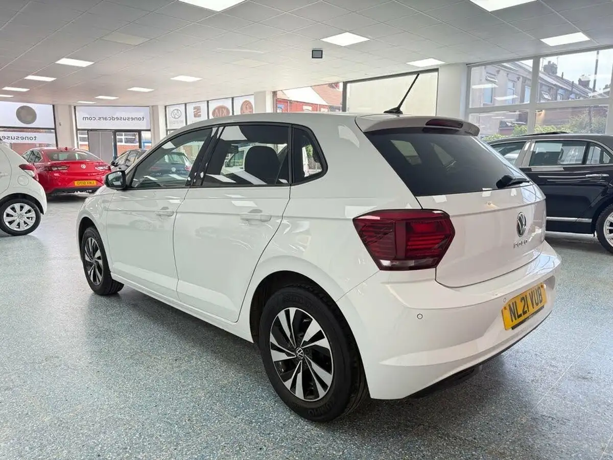 2021-volkswagen-polo-10-match-big-10