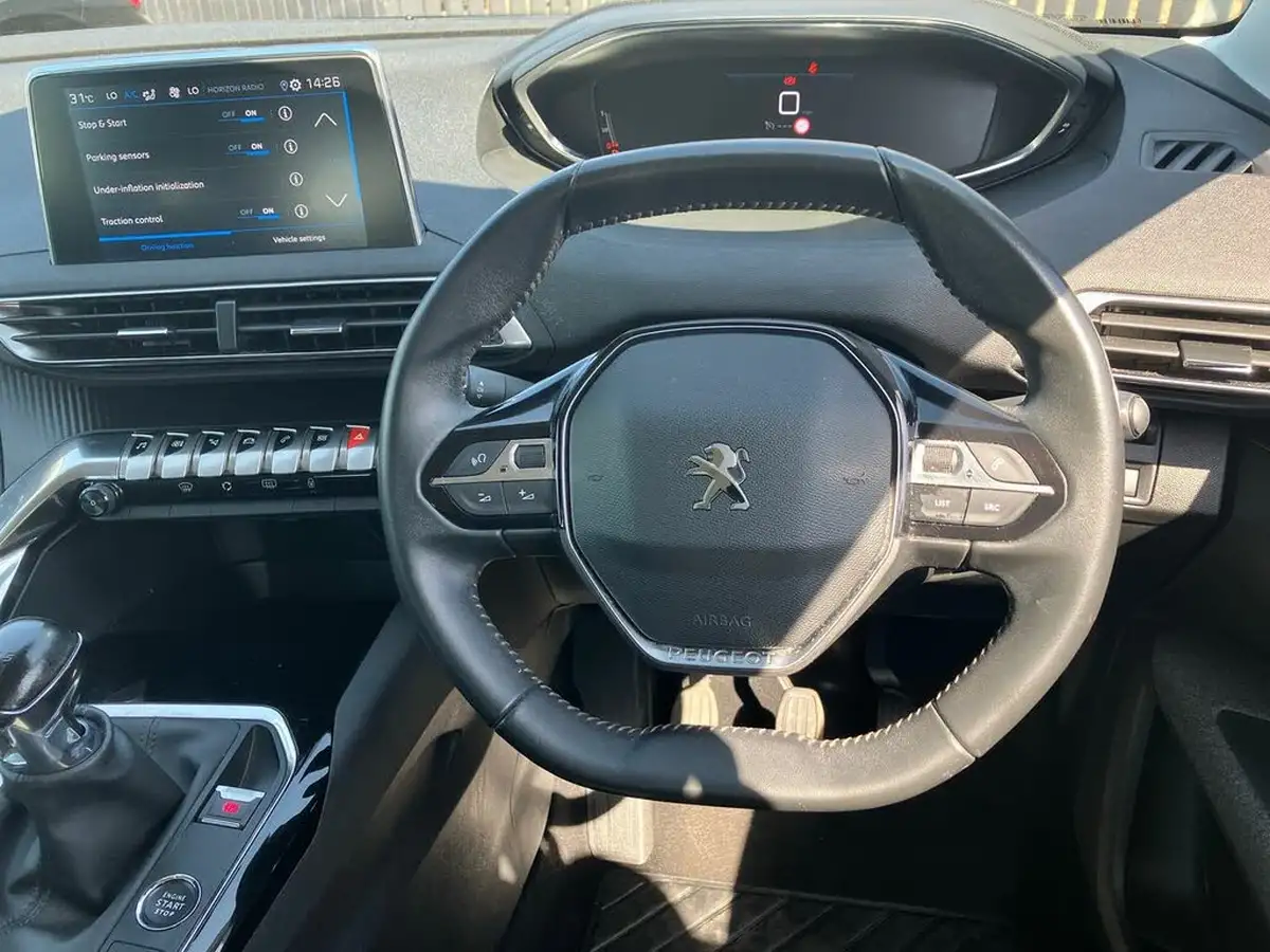 2021-peugeot-5008-suv-12-puretech-active-premium-big-14