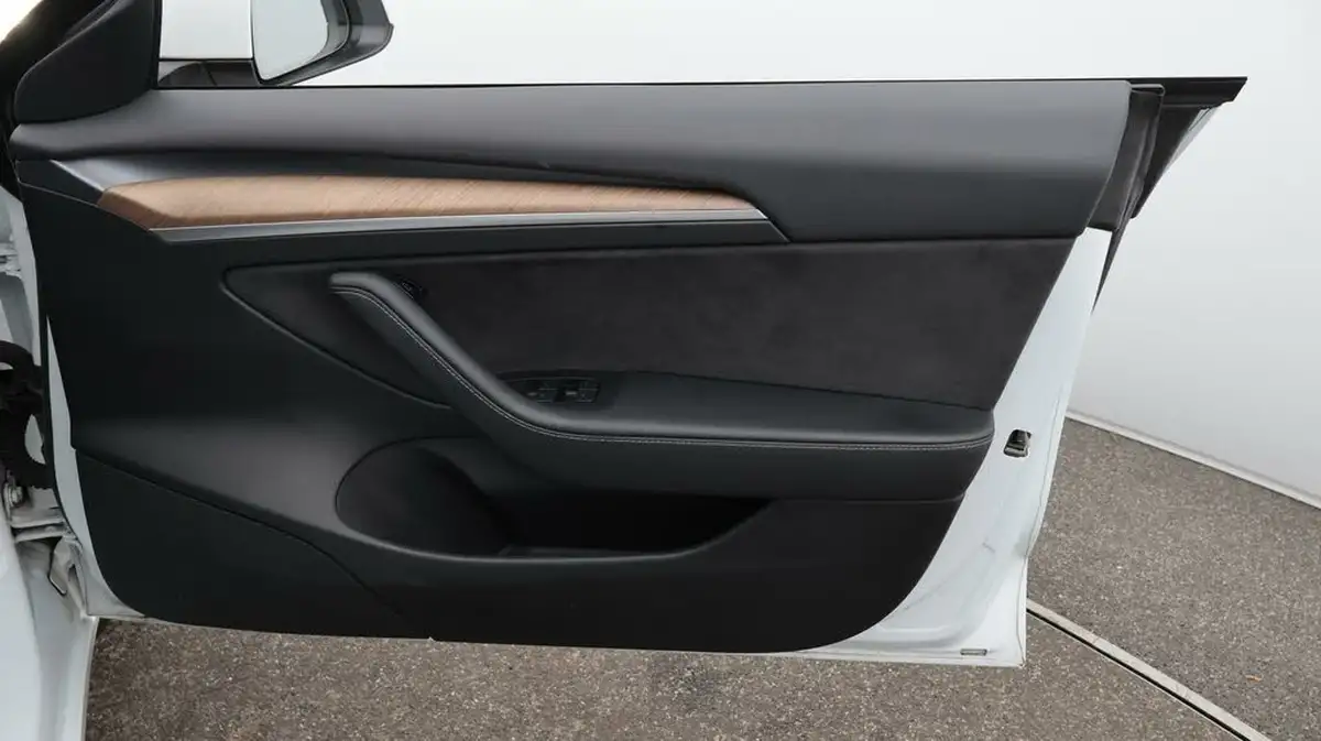 2021-tesla-model-3-e-long-range-4x4-big-15
