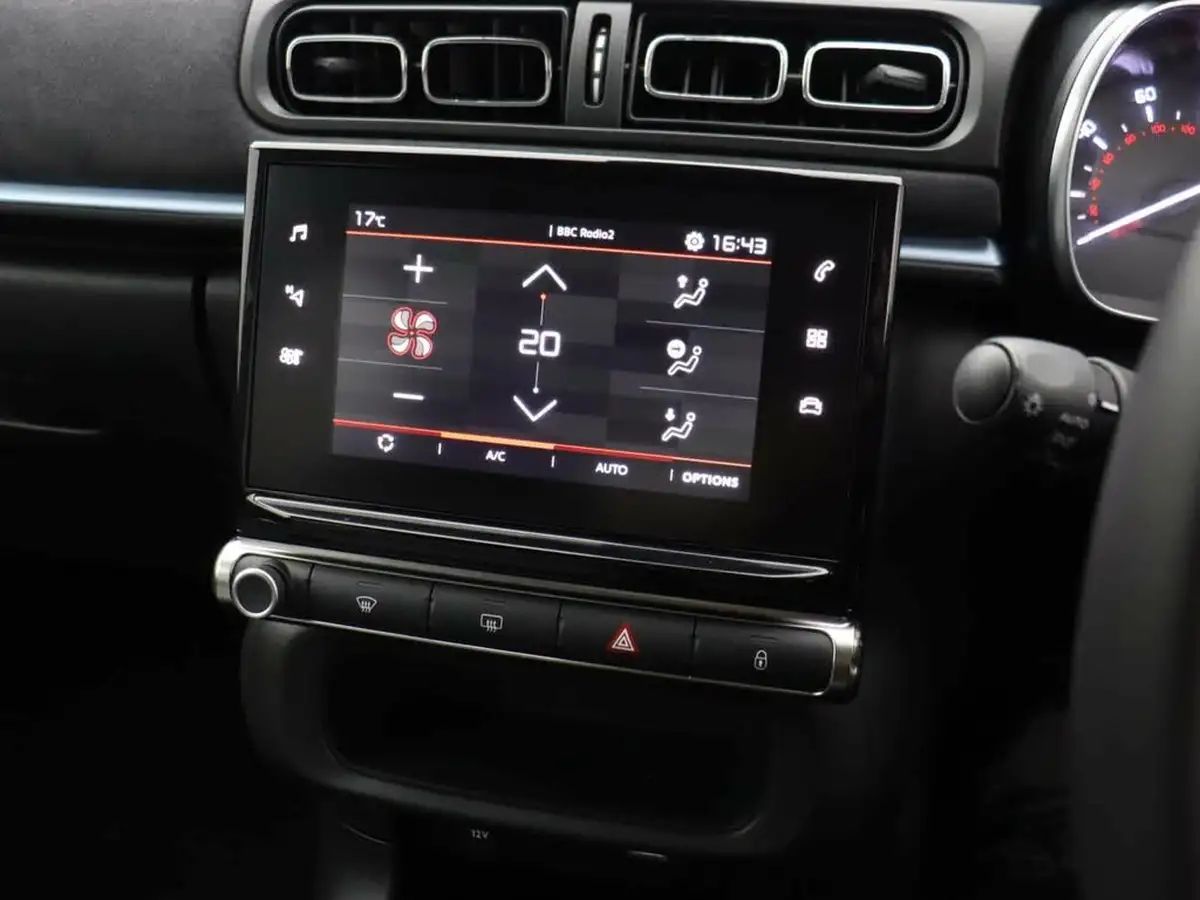 2023-citroen-c3-12-puretech-elle-83ps-ss-big-23