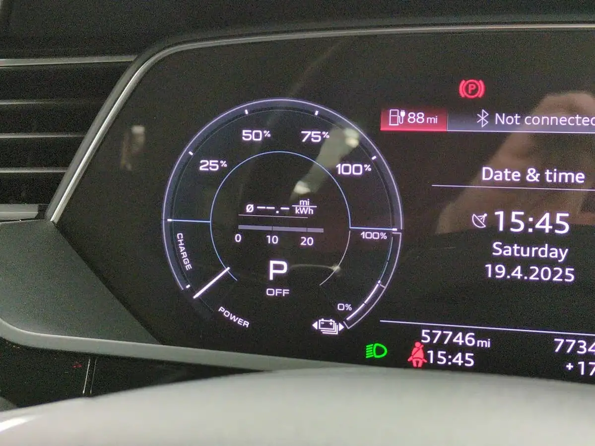 2021-audi-e-tron-50e-technik-station-wagon-big-21
