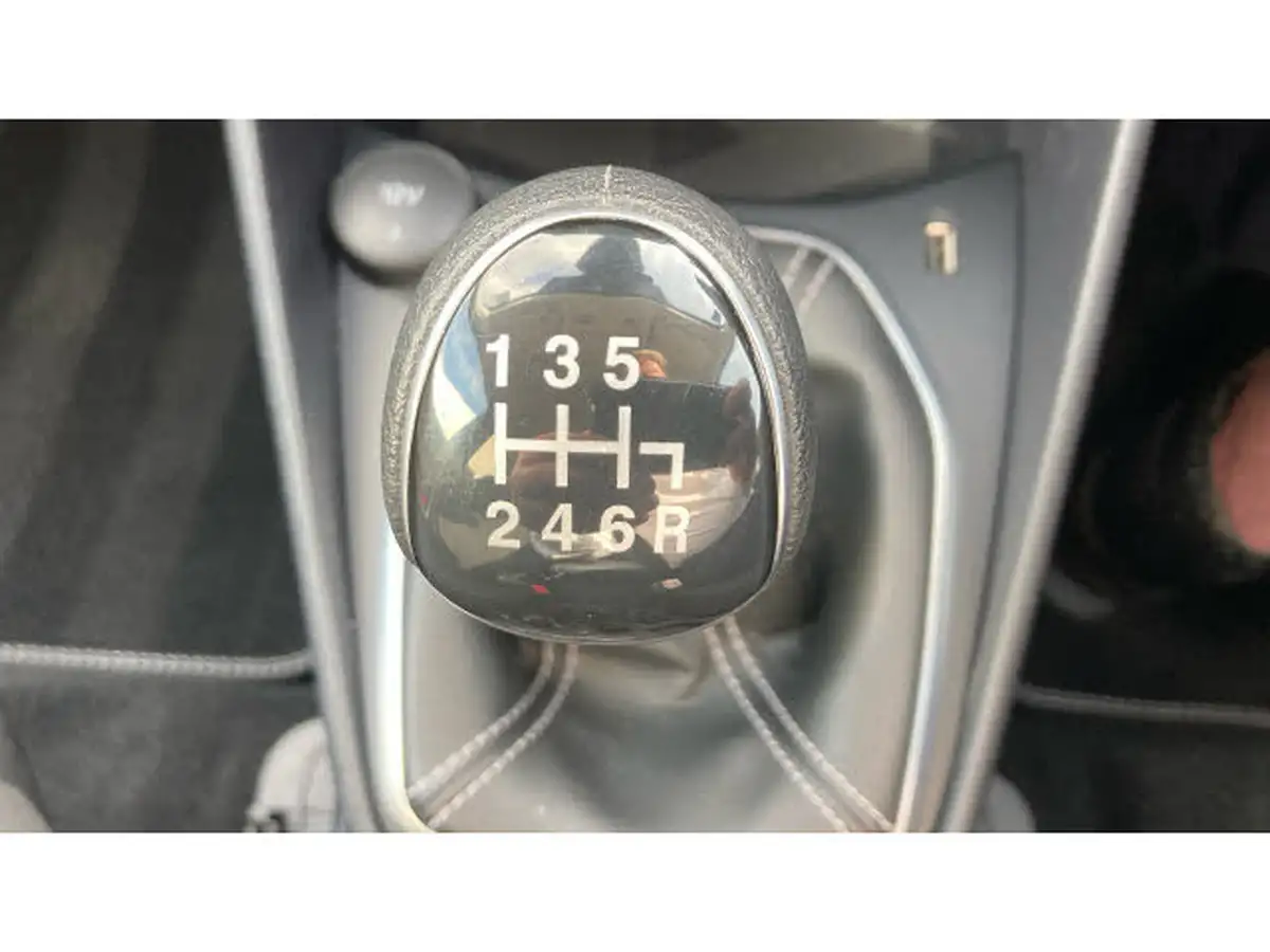 2023-ford-fiesta-10t-titanium-125ps-hybrid-mhev-big-28