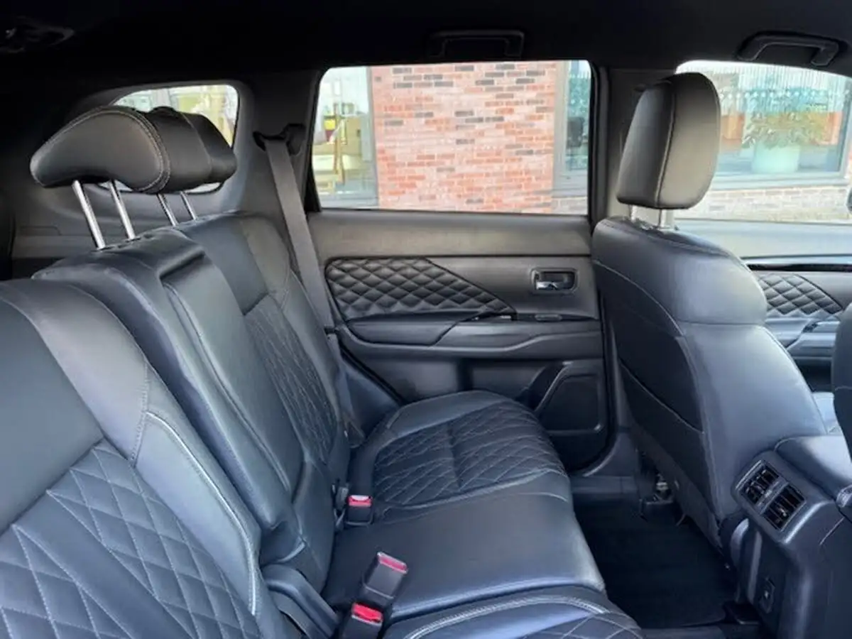 2021-mitsubishi-outlander-24-exceed-phev-big-24
