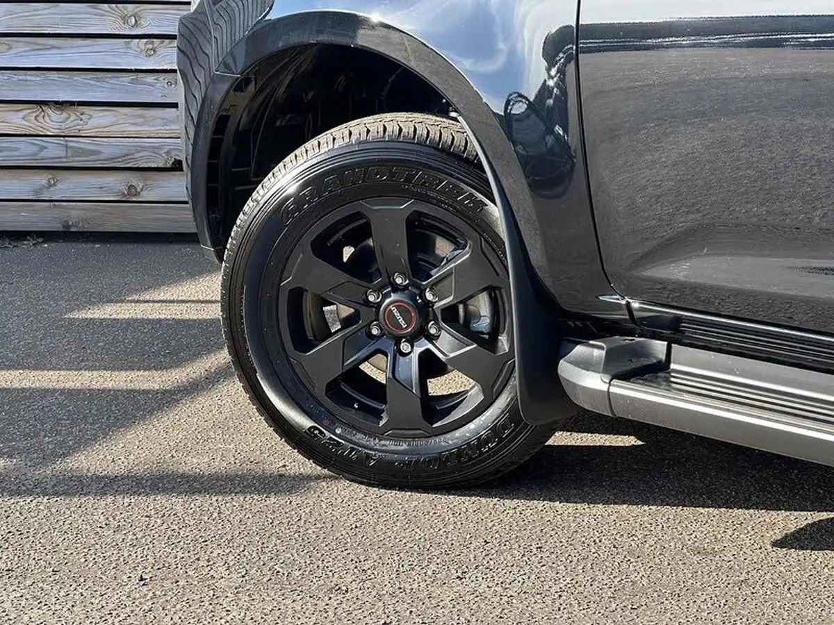 2025-isuzu-d-max-19td-v-cross-big-25