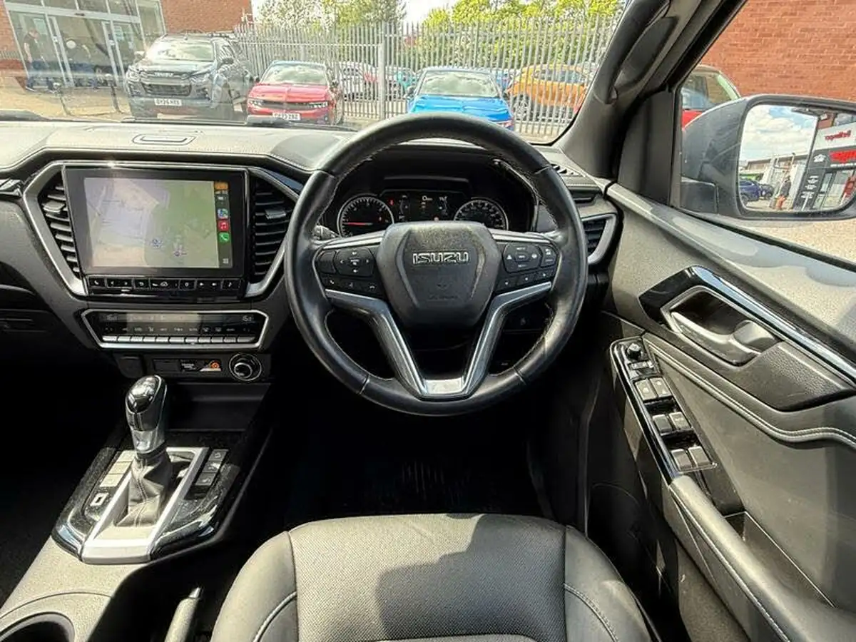 2022-isuzu-d-max-19td-v-cross-pick-up-auto-big-17