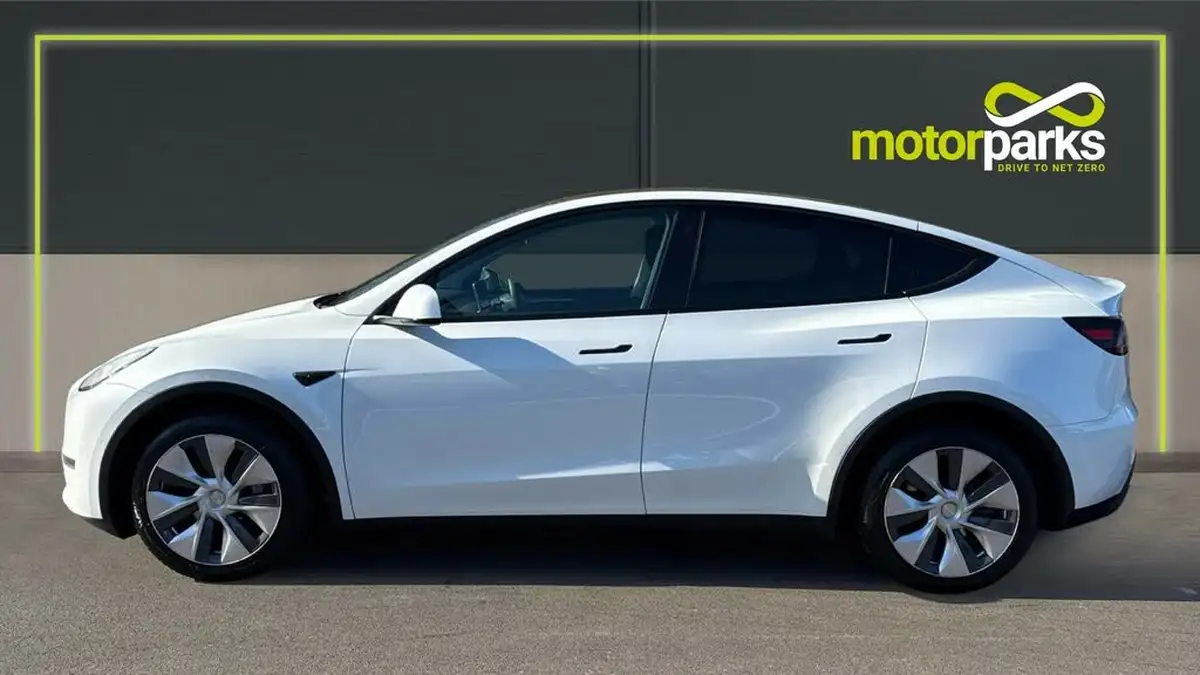 2022-tesla-model-y-e-long-range-big-5
