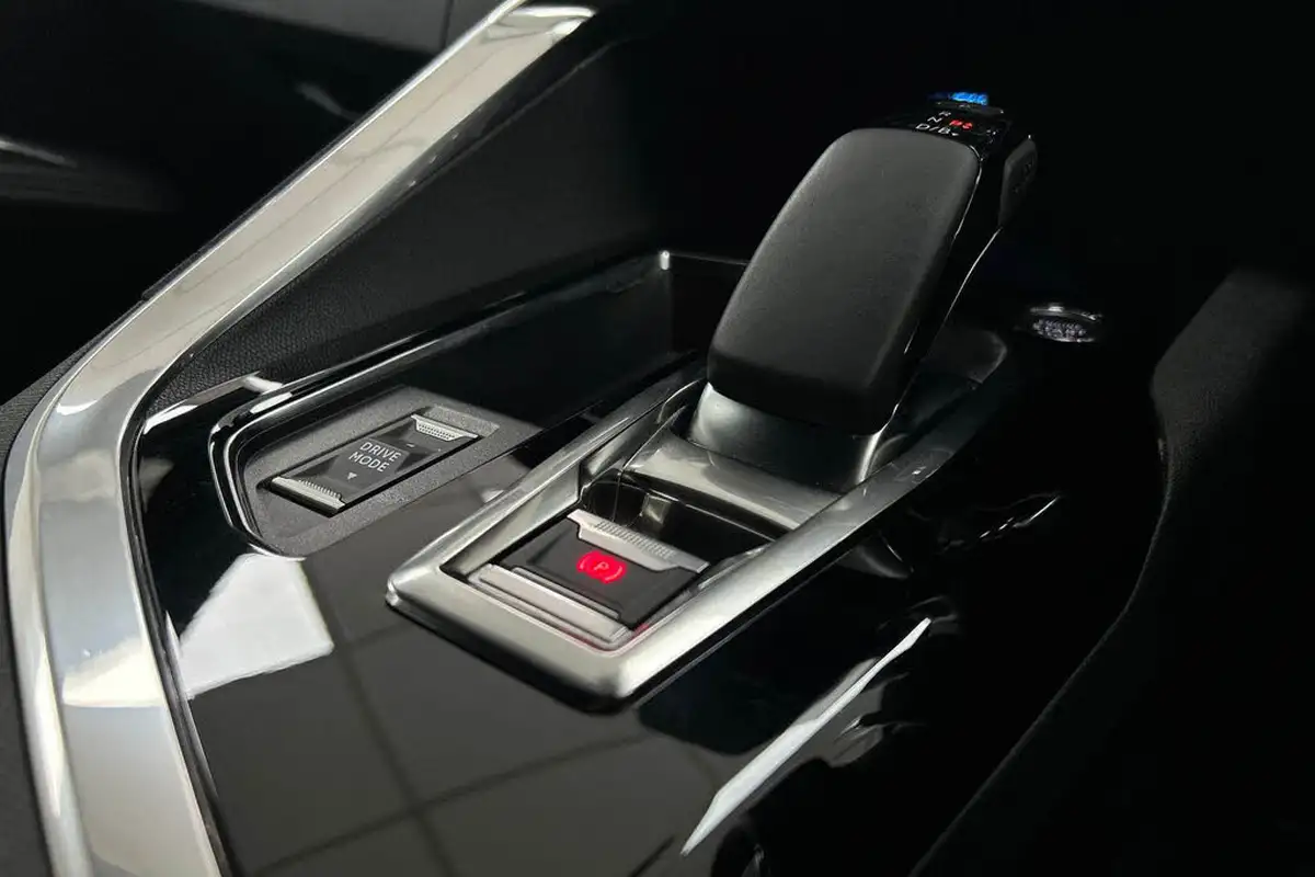 2022-peugeot-3008-suv-16-puretech-gt-line-300bhp-4x4-hybrid4-e-eat8-big-18