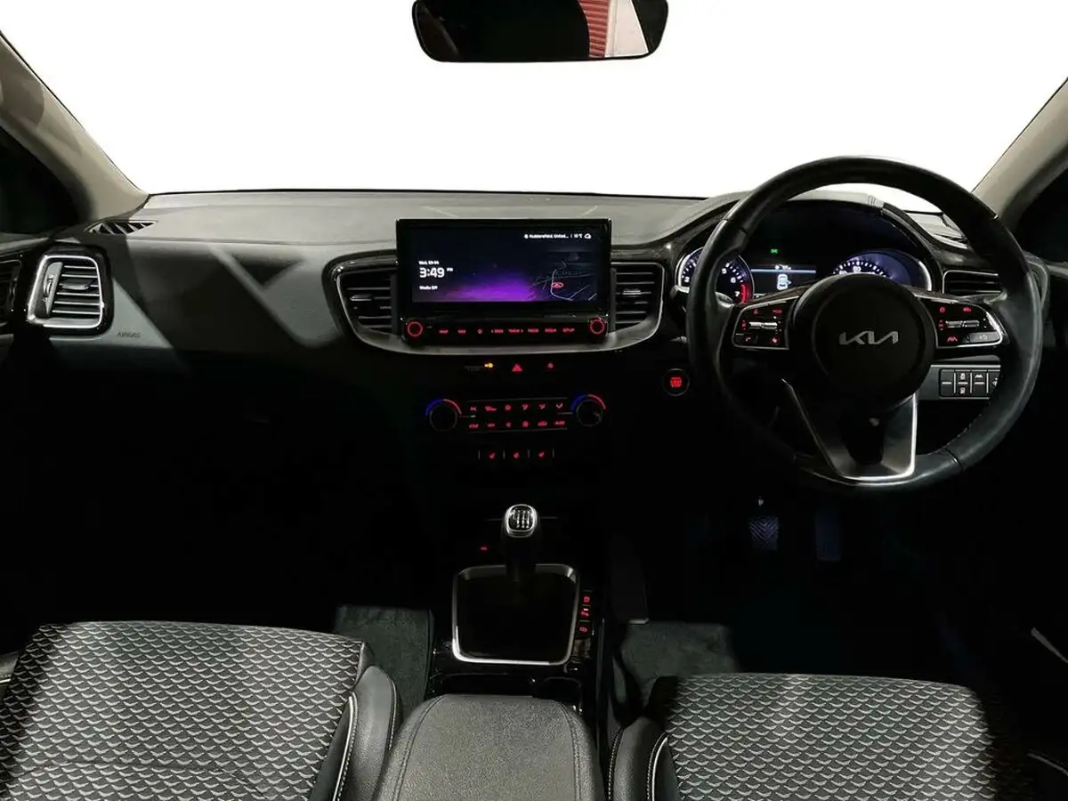 2022-kia-xceed-15-t-gdi-3-big-8