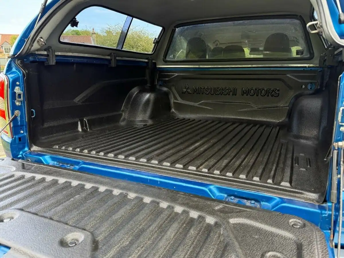 2018-mitsubishi-l200-24di-d-barbarian-eu6-big-15