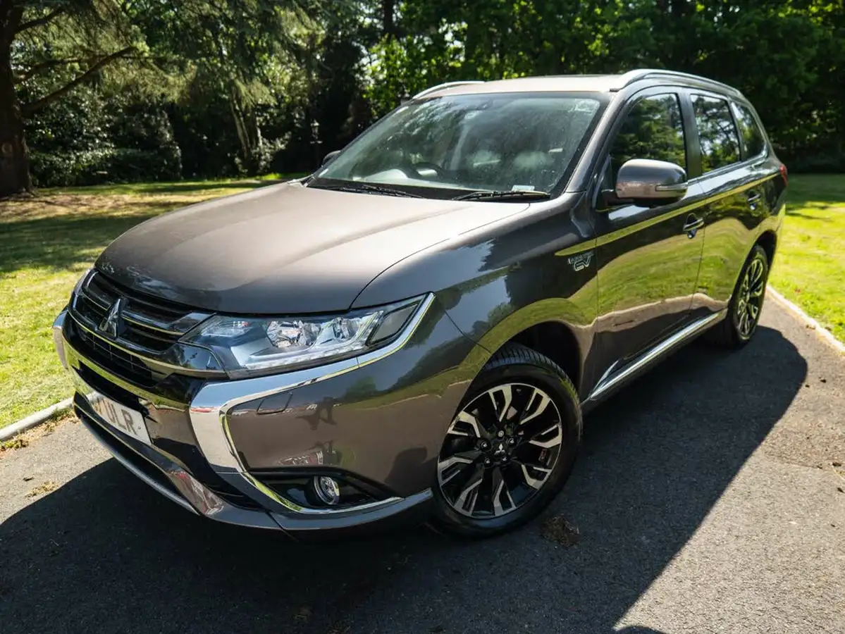 2017-mitsubishi-outlander-20-4hs-phev-5st-big-3