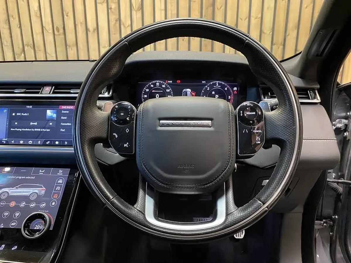 2019-land-rover-range-rover-velar-30-d300-r-dynamic-hse-big-30