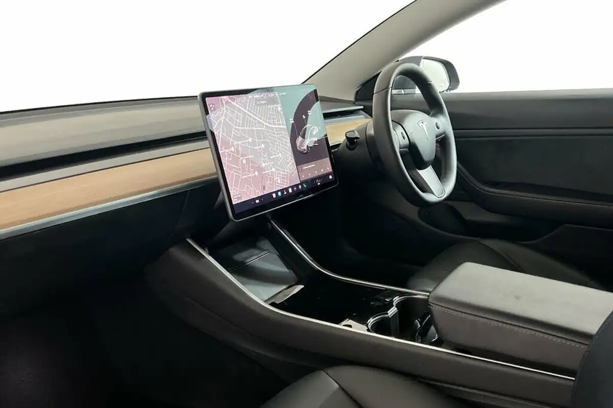 2020-tesla-model-3-e-long-range-big-7