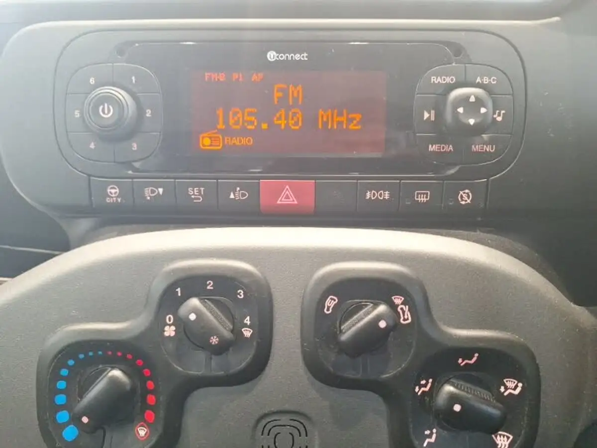 2019-fiat-panda-12-lounge-ss-big-18
