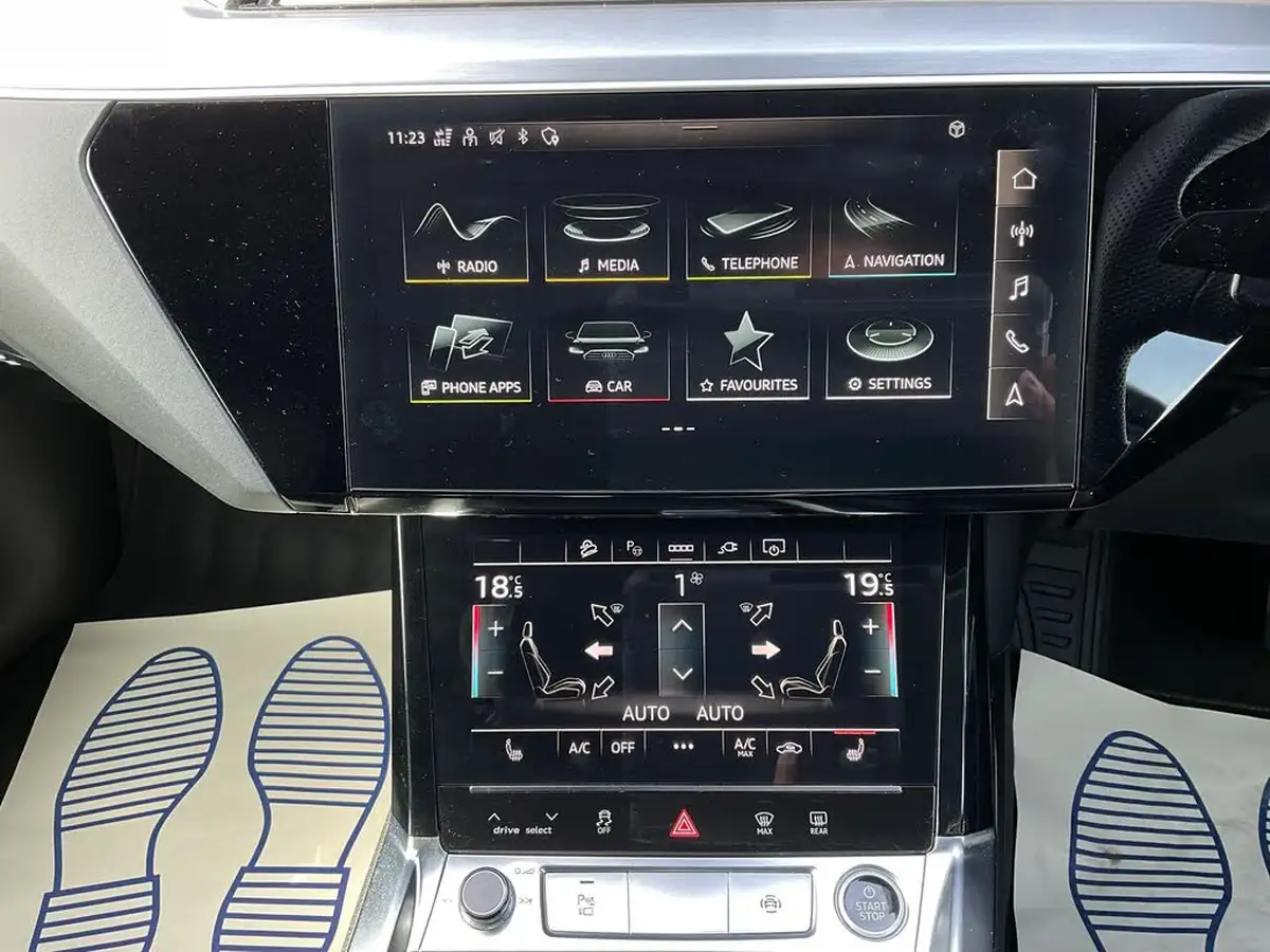 2022-audi-e-tron-50e-black-edition-station-wagon-big-23