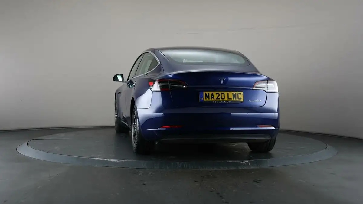 2020-tesla-model-3-e-long-range-big-44