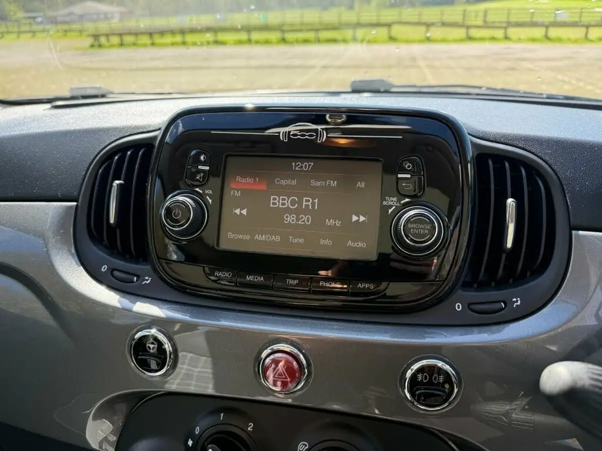 2018-fiat-500-12-lounge-dualogic-big-16