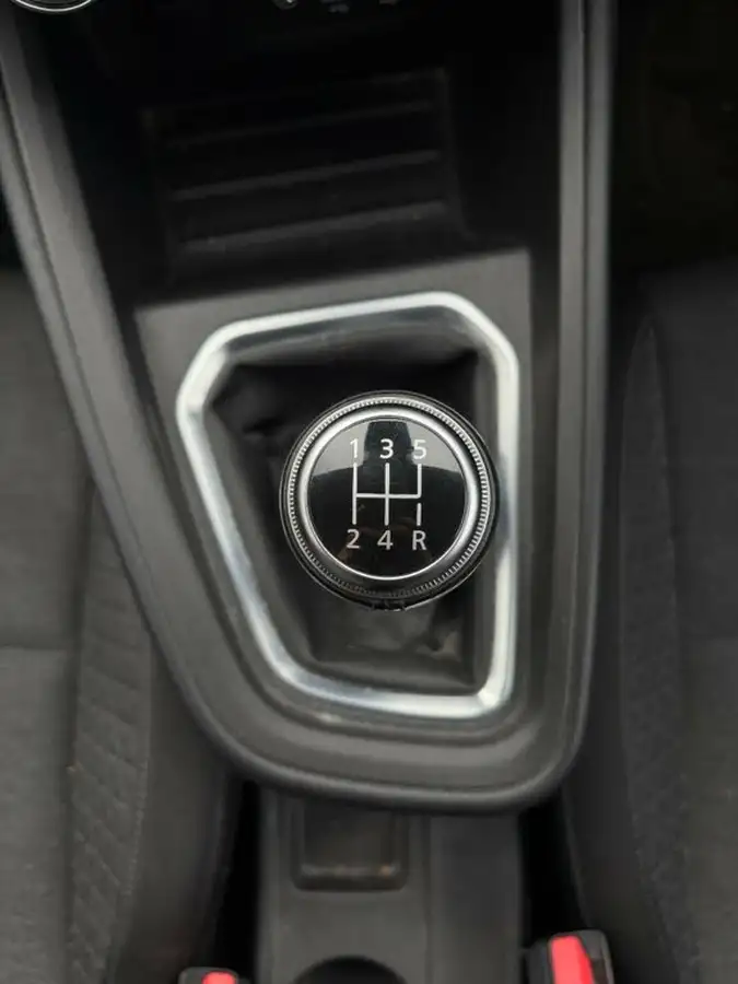 2021-renault-clio-10-sce-iconic-75bhp-big-25
