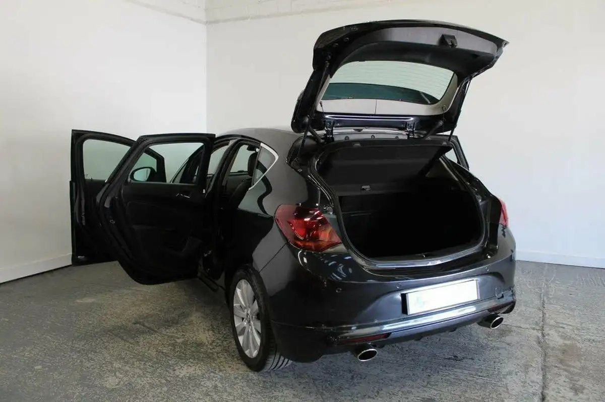 2012-vauxhall-astra-20td-elite-16v-165ps-ecoflex-ss-big-20