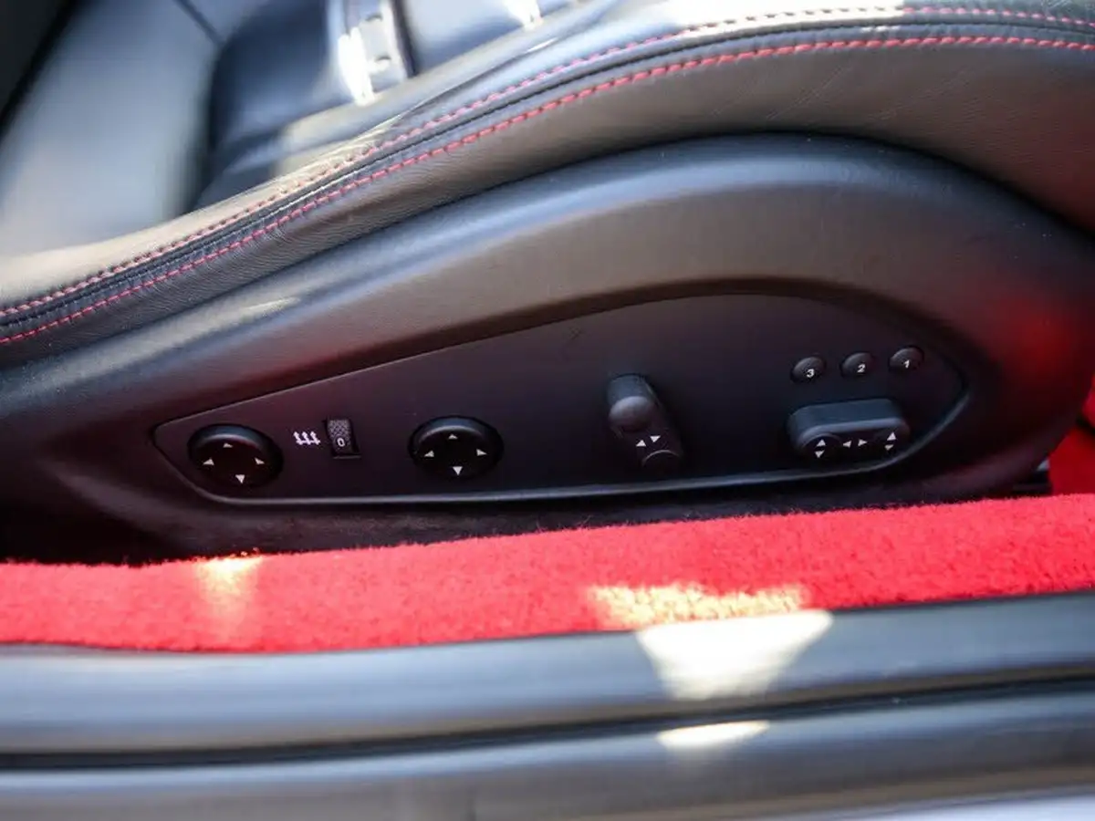 2010-ferrari-california-43-big-39