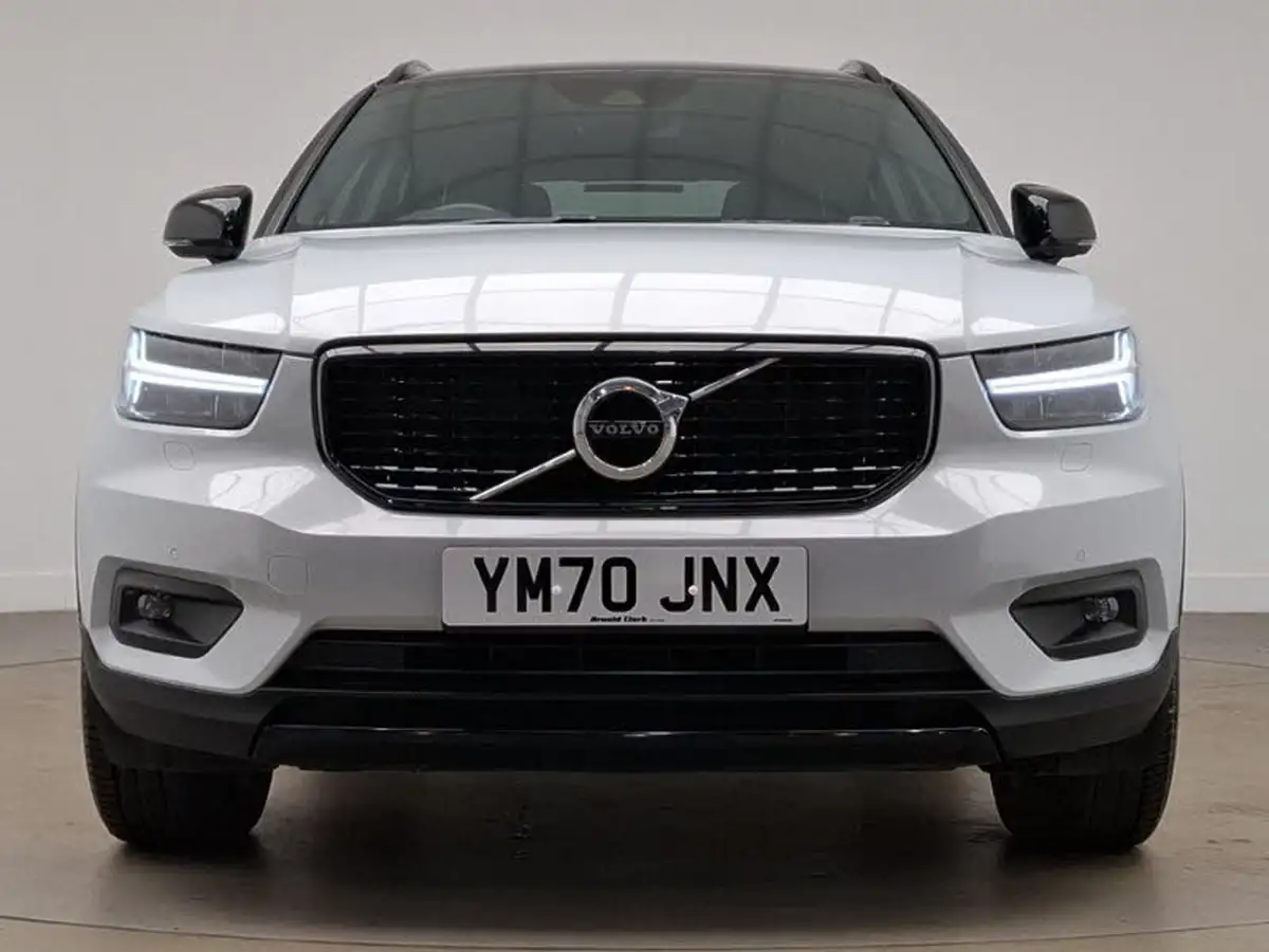 2020-volvo-xc40-15-t3-r-design-big-11
