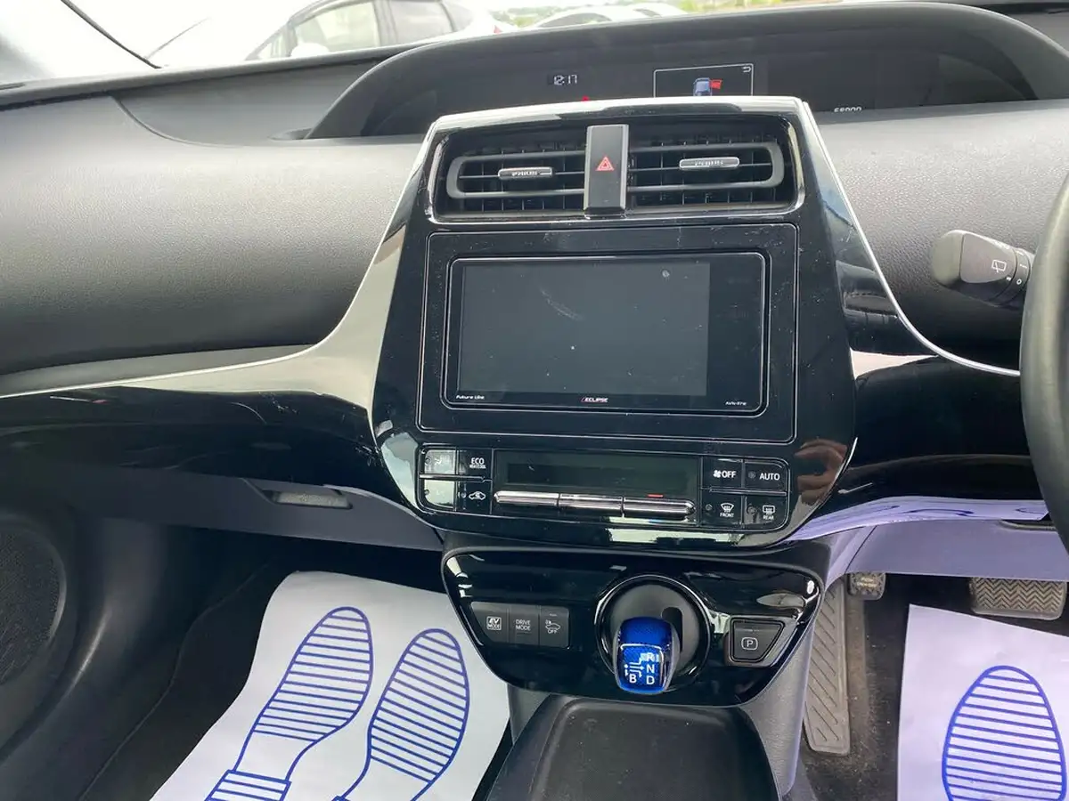 2019-toyota-prius-big-24