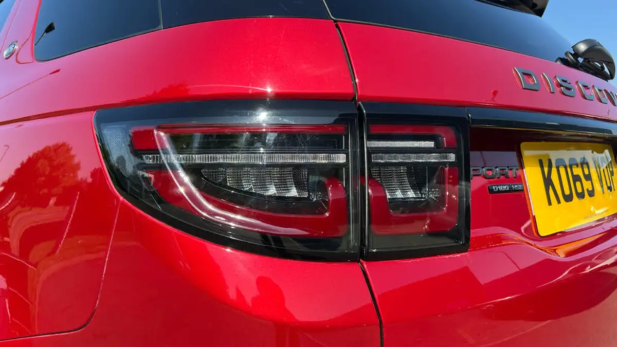 2020-land-rover-discovery-sport-20-d180-r-dynamic-hse-big-18