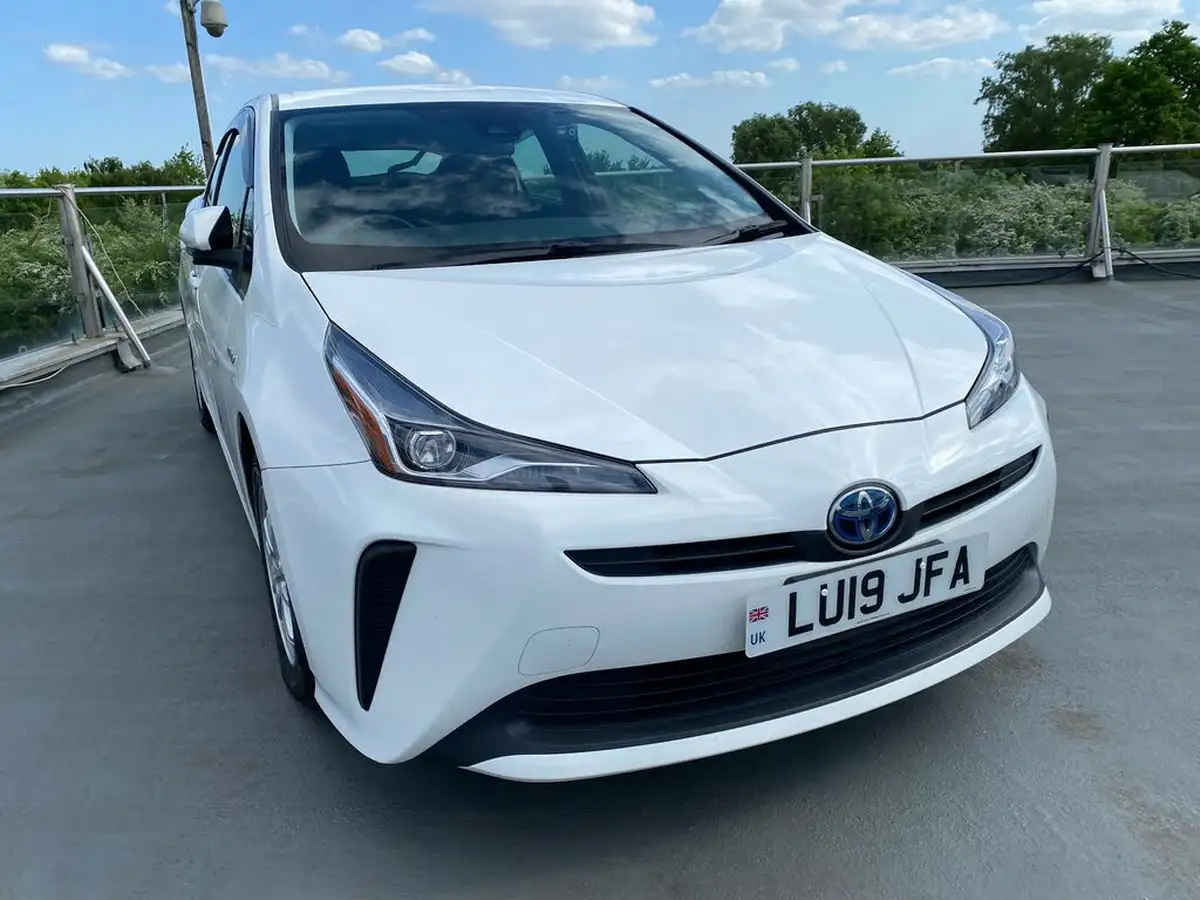 2019-toyota-prius-big-0