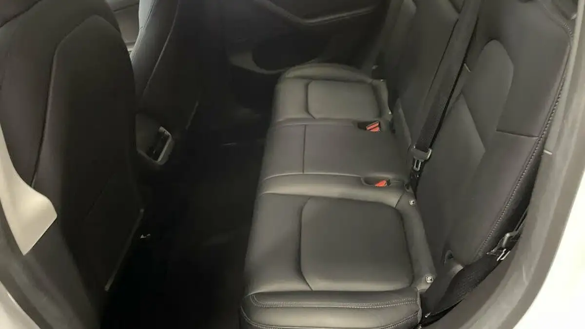 2022-tesla-model-y-e-long-range-big-18