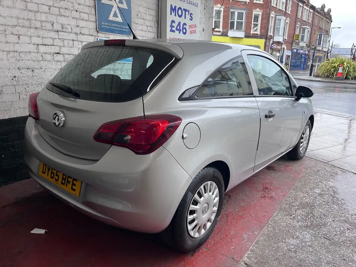 2015-vauxhall-corsa-12-life-3d-big-3