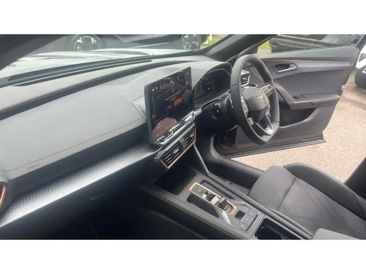 2025-cupra-formentor-15-e-hybrid-vz1-big-8