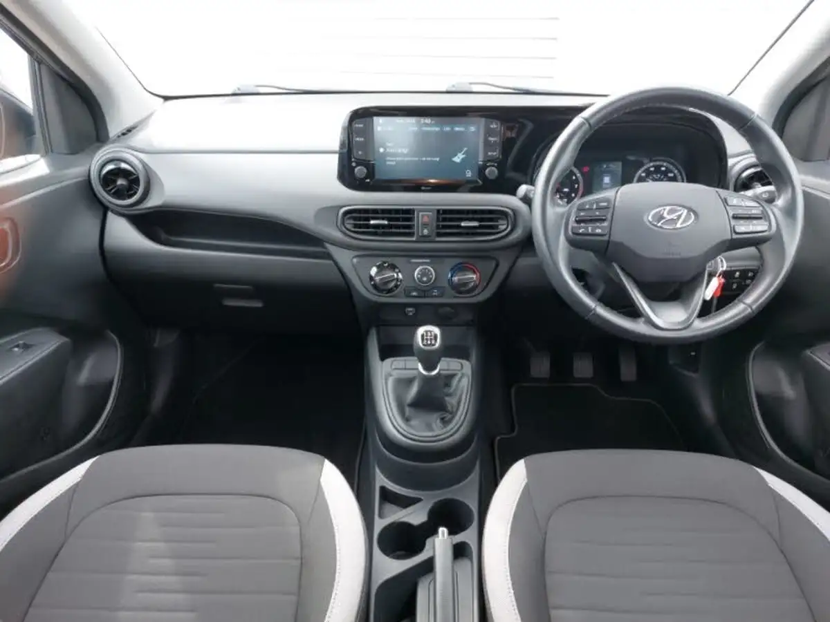2021-hyundai-i10-10-se-connect-big-2