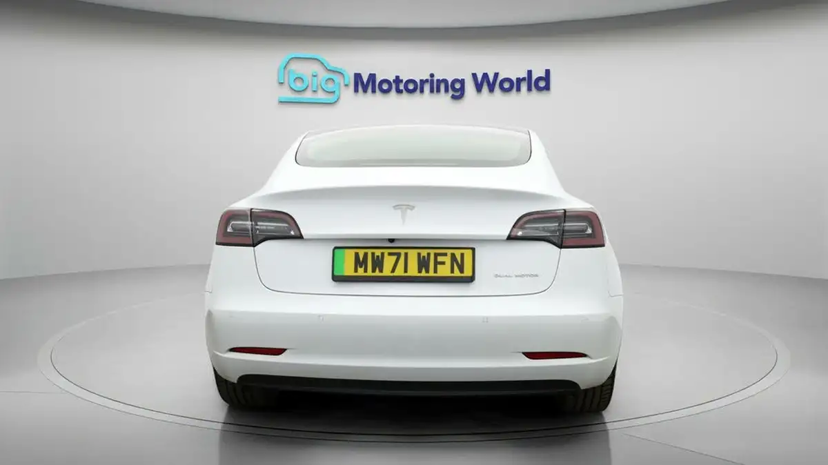 2022-tesla-model-3-e-long-range-big-5