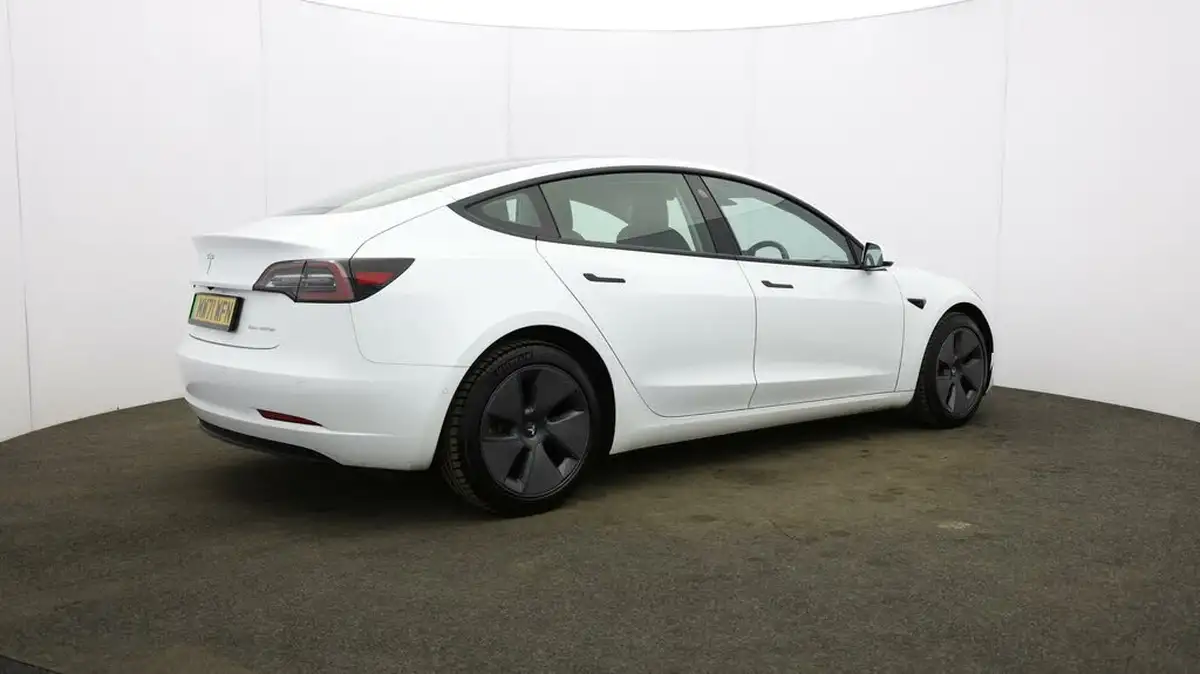 2022-tesla-model-3-e-long-range-big-57