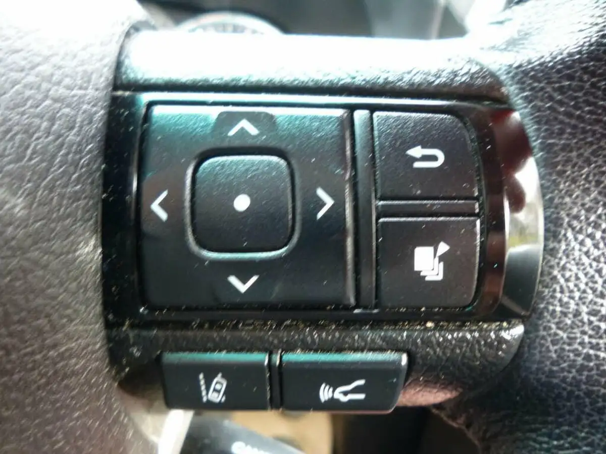 2021-toyota-hi-lux-24d-4d-invincible-150hpeu6d-big-61