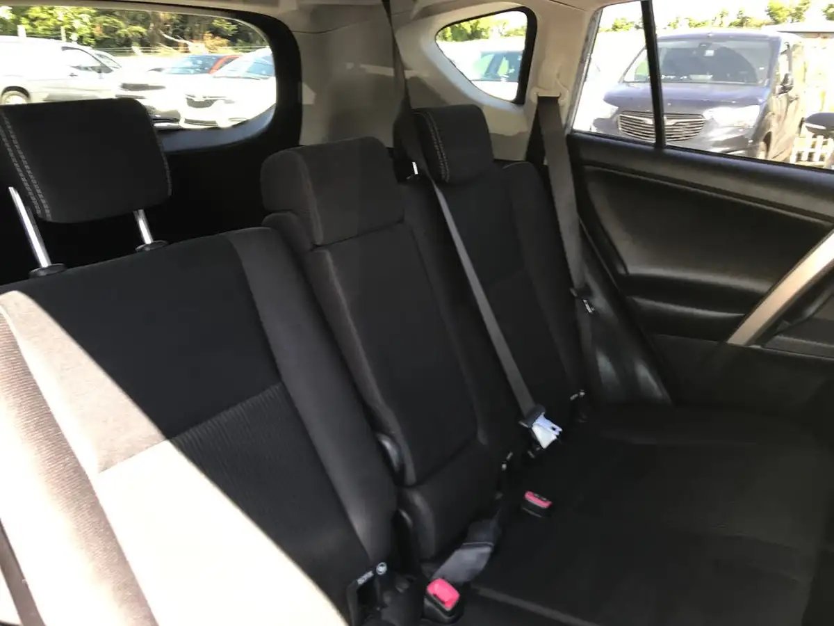 2015-toyota-rav4-20td-icon-20d-4d-awd-big-6