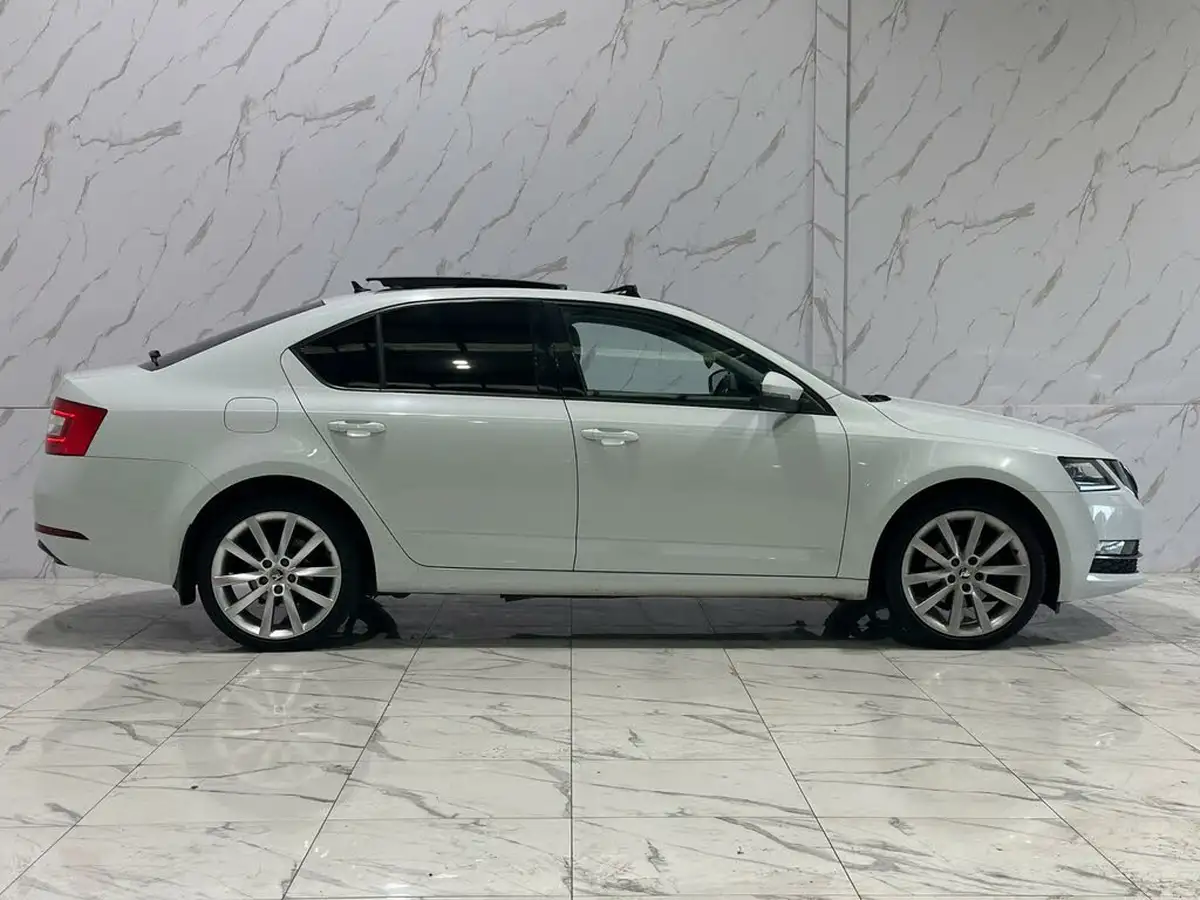 2017-skoda-octavia-20tdi-se-l-hatchback-big-2