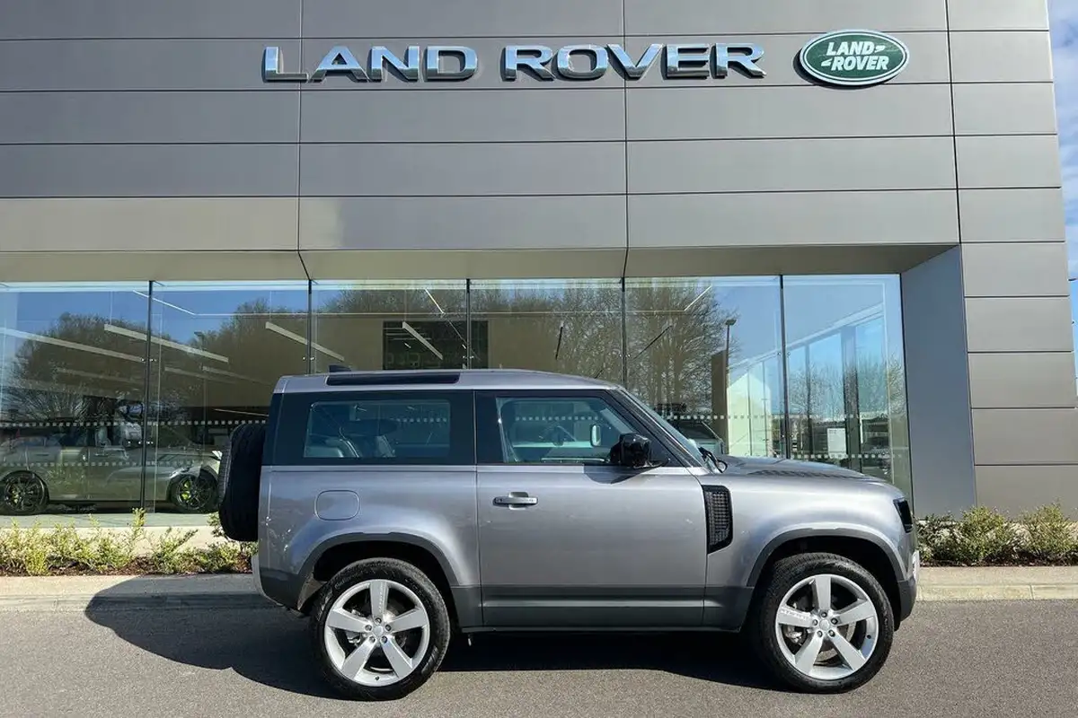 2024-land-rover-90-defender-20-p300-se-big-1