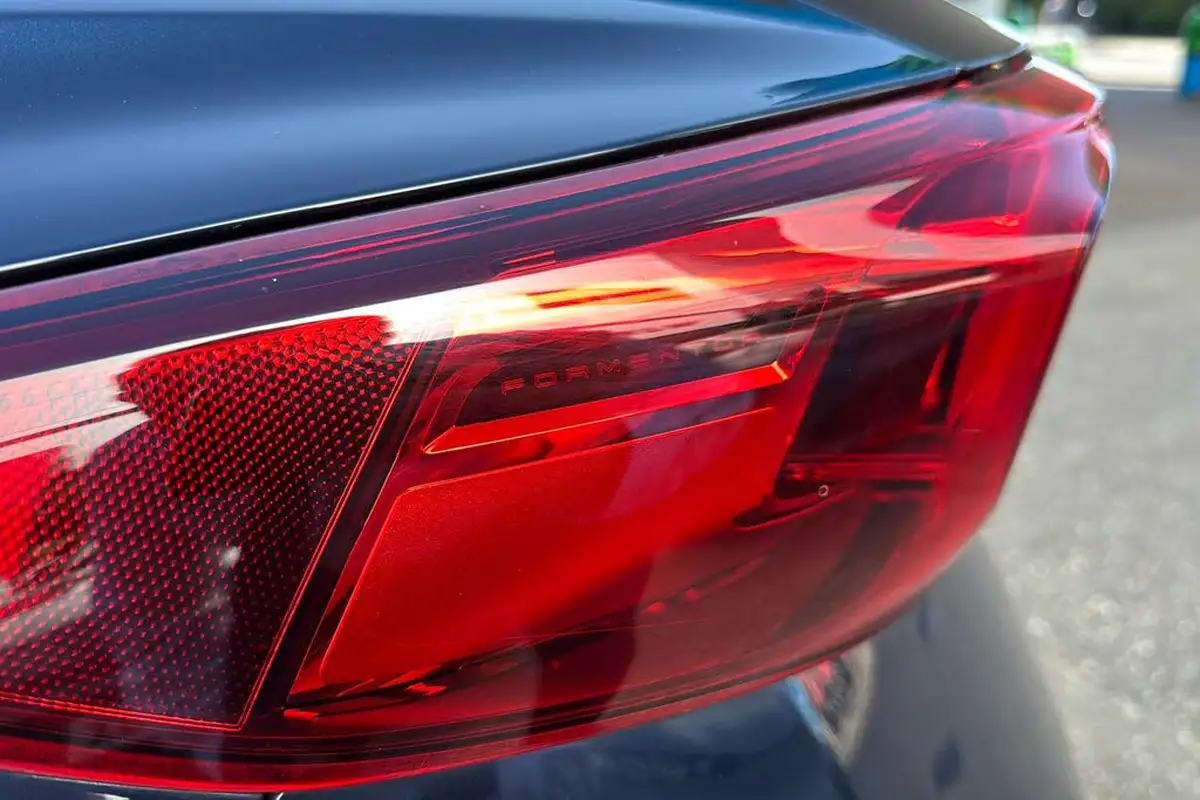2021-cupra-formentor-14-e-hybrid-v2-big-27