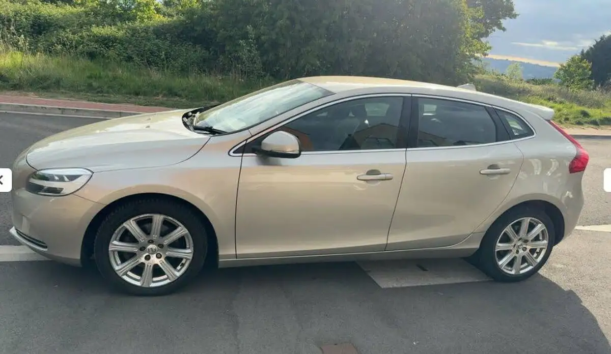 2018-volvo-v40-20-t3-inscription-big-10