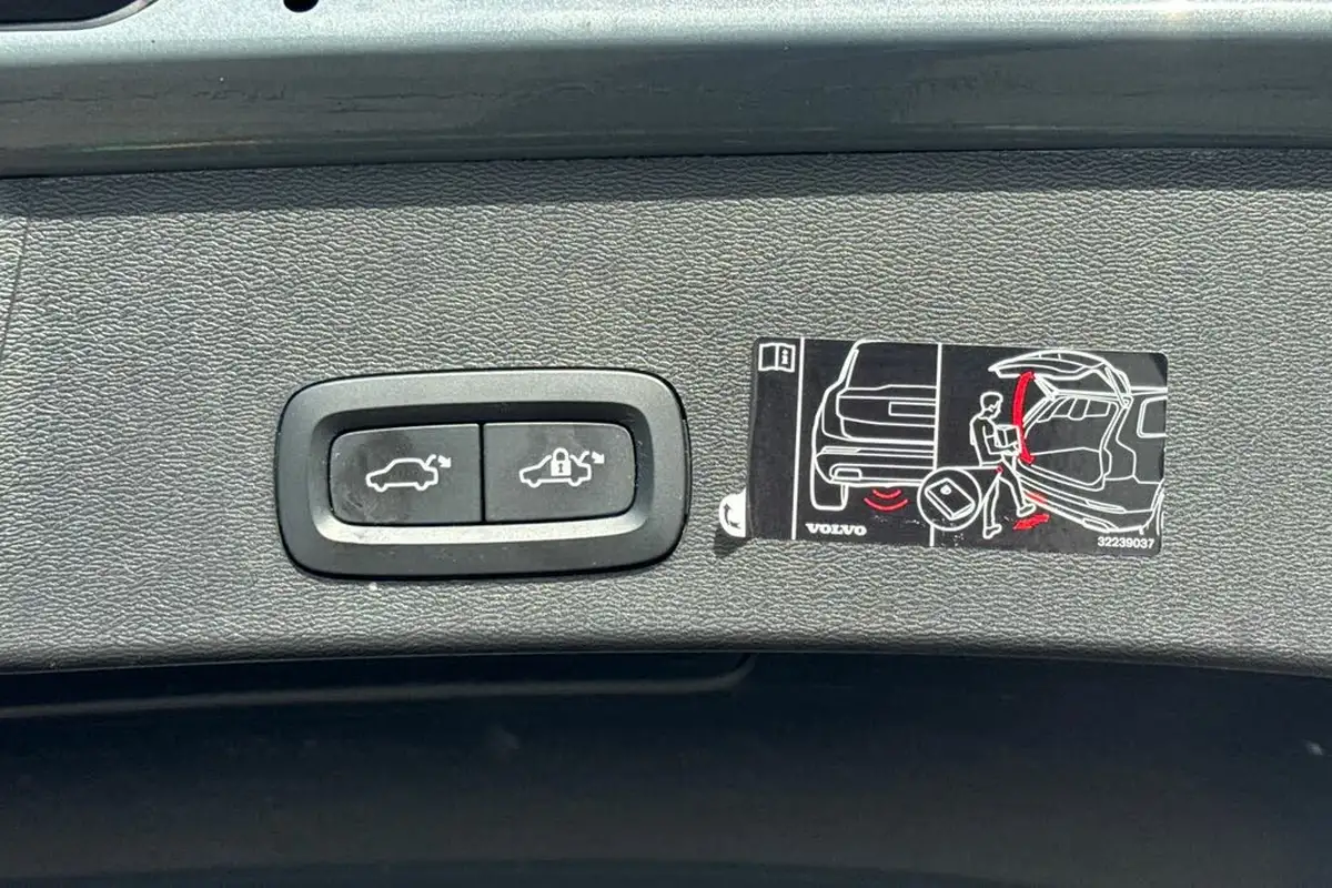 2022-volvo-xc40-e-twin-recharge-plus-big-37