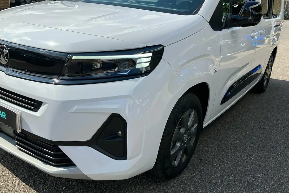 2024-vauxhall-combo-life-e-ultimate-xl-7st-big-28
