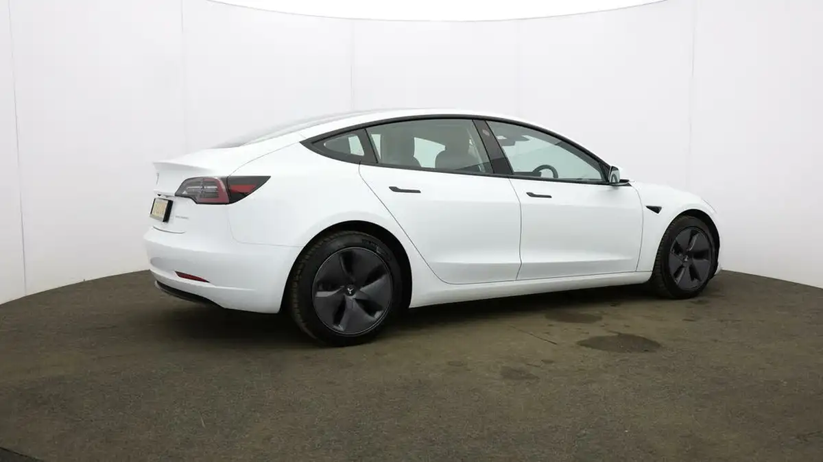 2022-tesla-model-3-e-long-range-big-56