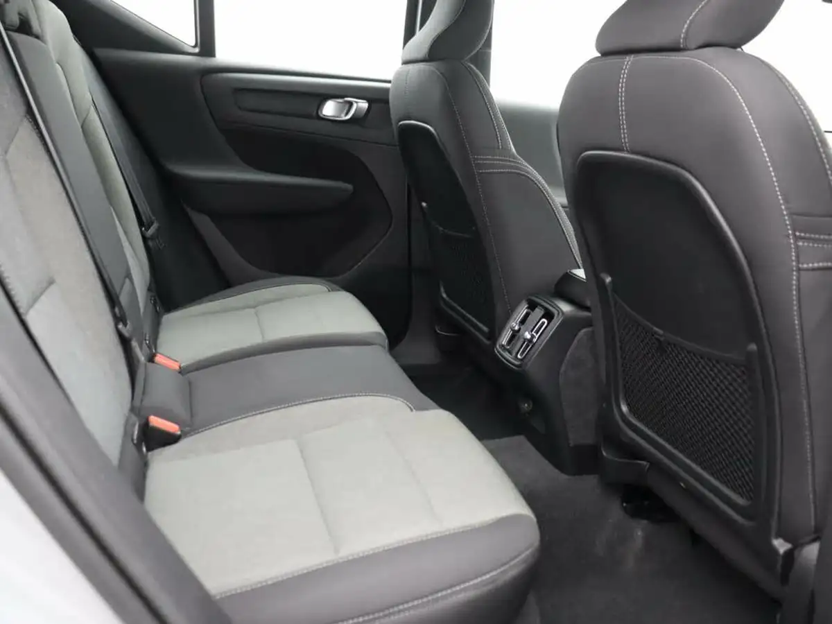 2023-volvo-xc40-20-b3-core-big-23